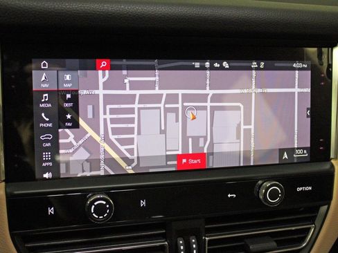 Certified 2025 Porsche Macan image 16