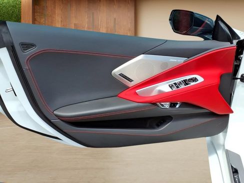 Used 2025 Chevrolet Corvette Stingray Preferred Conv w/ Z51 Performance Package RWD image 18