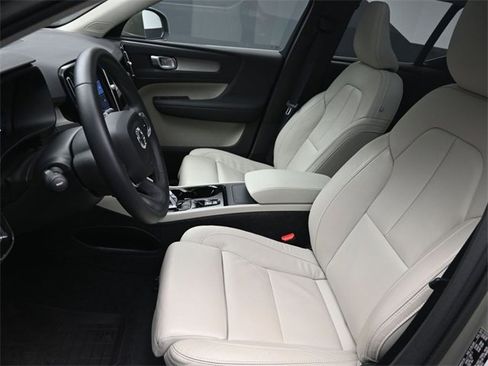 Used 2023 Volvo XC40 B5 Plus w/ Protection Package Premier image 18