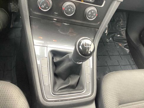 Used 2019 Volkswagen Golf S w/ Driver Assistance Package AWD/4WD image 18