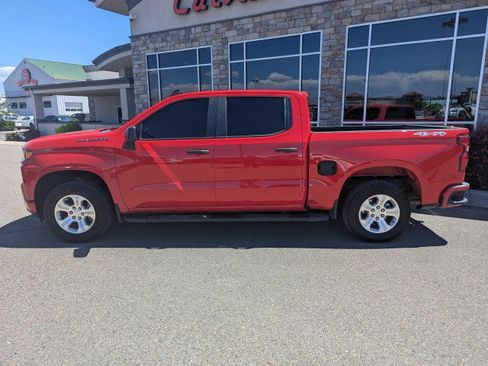Used 2019 Chevrolet Silverado 1500 Custom w/ Custom Value Package AWD/4WD image 2