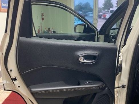 Used 2020 Jeep Compass Limited FWD image 8