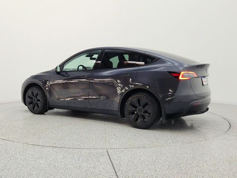 Used 2024 Tesla Model Y Long Range RWD image 8