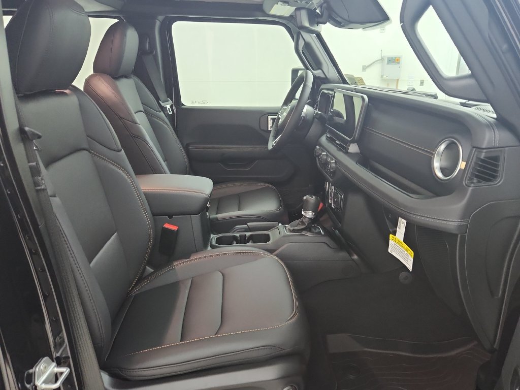 New 2026 Jeep Wrangler Unlimited Sahara AWD/4WD image 33