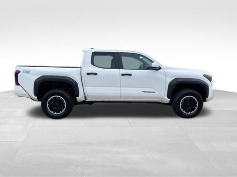Certified 2024 Toyota Tacoma TRD Off-Road AWD/4WD image 2