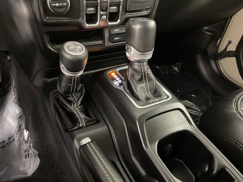 Used 2022 Jeep Wrangler Unlimited Sahara w/ Cold Weather Group image 32