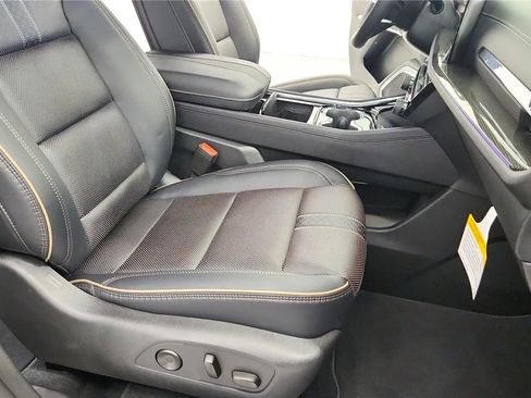 New 2026 Chevrolet Traverse High Country FWD image 28