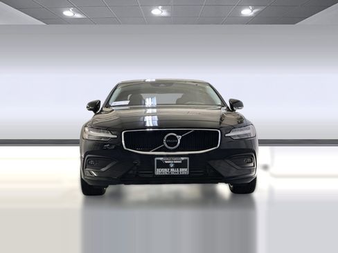 Used 2021 Volvo S60 T5 Momentum image 5