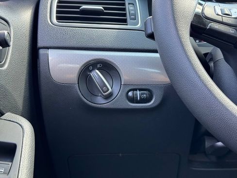 Used 2016 Volkswagen Jetta SE FWD image 29