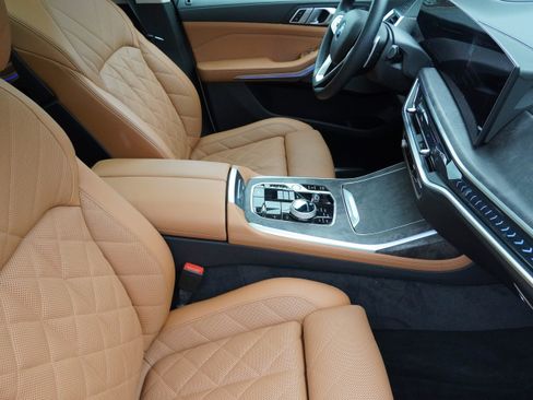 Used 2024 BMW X7 xDrive40i AWD/4WD image 13