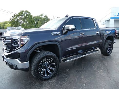 Used 2025 GMC Sierra 1500 SLT w/ SLT Convenience Package AWD/4WD image 8