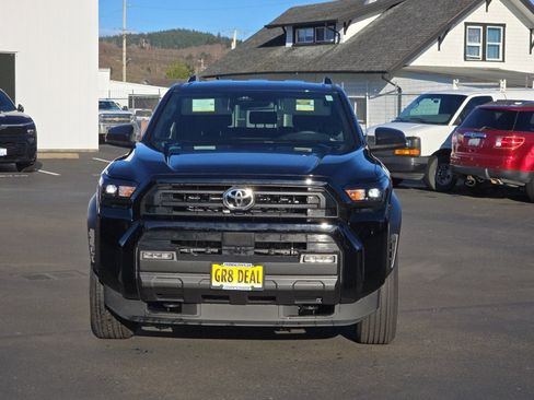 Used 2025 Toyota 4Runner SR5 image 3
