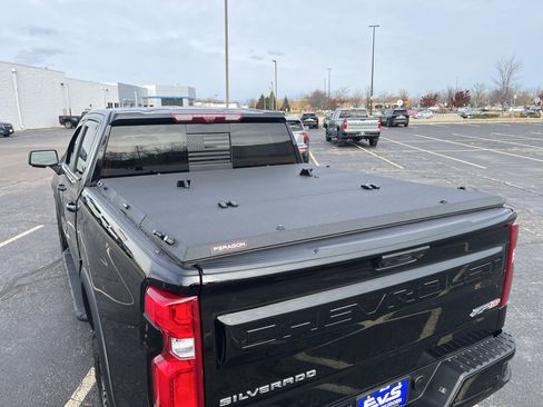 Used 2025 Chevrolet Silverado 1500 ZR2 w/ Technology Package image 9