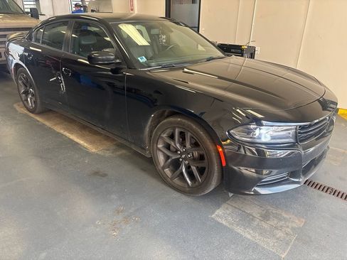 Used 2020 Dodge Charger SXT w/ Plus Group RWD image 1