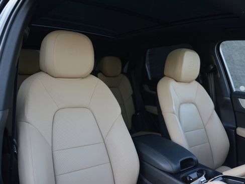 Certified 2025 Porsche Cayenne E-Hybrid image 5