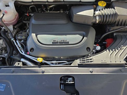 Certified 2024 Chrysler Pacifica Touring-L image 13