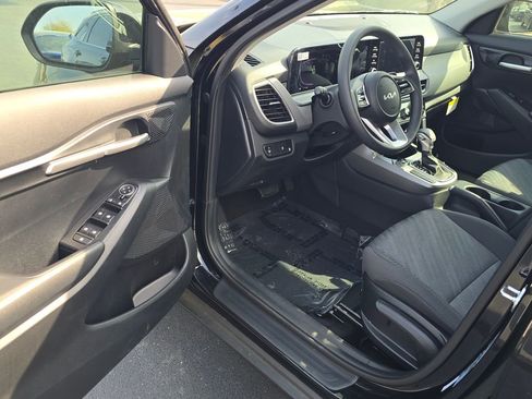 New 2026 Kia Seltos LX image 9