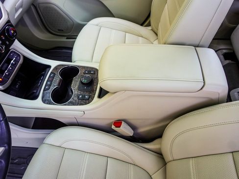 Used 2023 GMC Acadia Denali w/ Denali Ultimate Package image 17