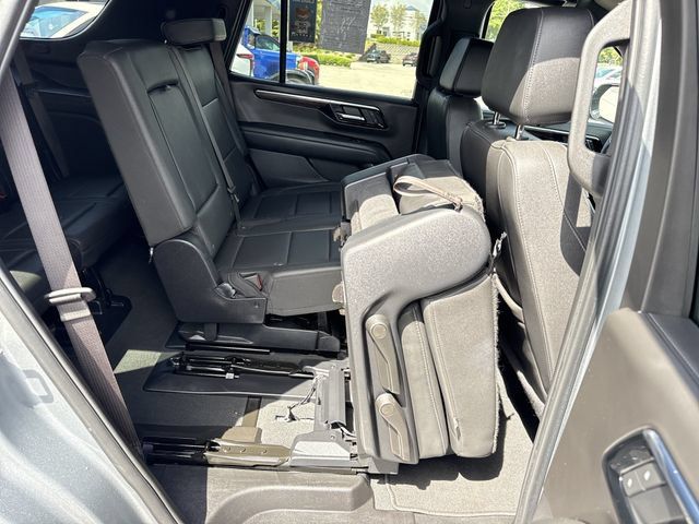 Used 2025 Chevrolet Tahoe Z71 AWD/4WD image 32