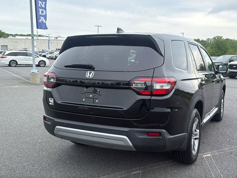 Used 2025 Honda Pilot EX-L image 6