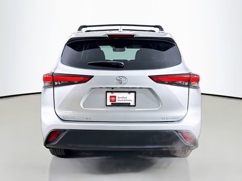 Certified 2022 Toyota Highlander XLE image 6