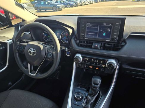 Used 2022 Toyota RAV4 XLE image 10