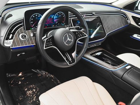 Used 2025 Mercedes-Benz E 350 4MATIC Sedan image 14