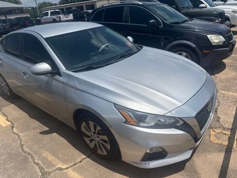 Used 2020 Nissan Altima 2.5 S FWD image 2