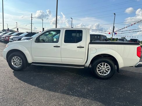 Used 2014 Nissan Frontier SV w/ SV Value Truck Package AWD/4WD image 13
