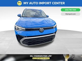 Used 2025 Volkswagen Taos SE w/ Panoramic Sunroof Package AWD/4WD video 2