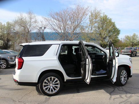Used 2023 GMC Yukon Denali w/ Advanced Technology Package AWD/4WD image 21