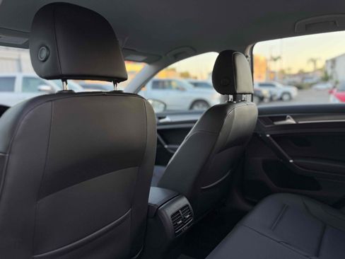 Used 2017 Volkswagen e-Golf SEL Premium w/ Driver Assistance Package image 12