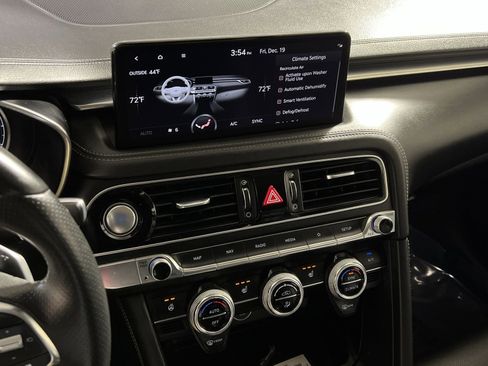 Used 2023 Genesis G70 2.0T image 19
