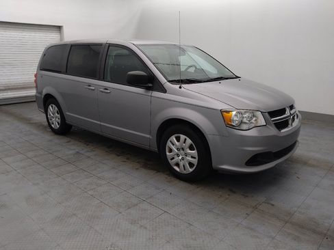 Used 2018 Dodge Grand Caravan SE w/ UConnect Hands-Free Group FWD image 11