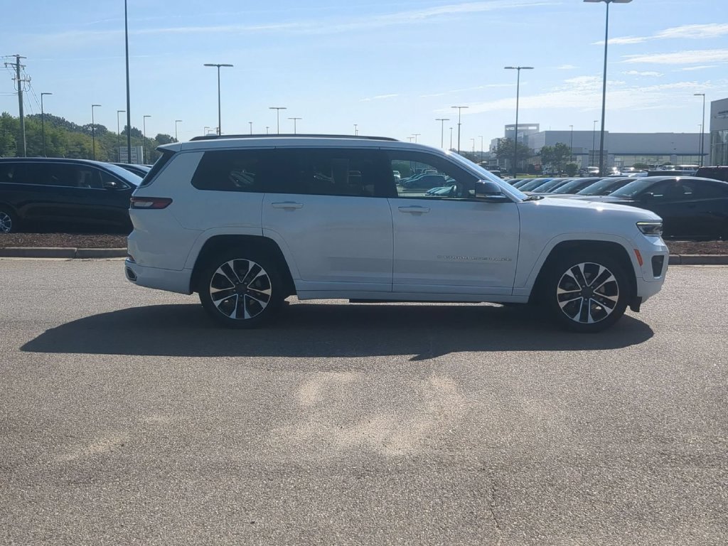 Certified 2022 Jeep Grand Cherokee L Overland w/ Luxury Tech Group IV AWD/4WD image 6