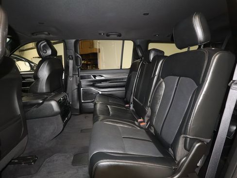 Used 2024 Jeep Wagoneer L Series II w/ Flexible Seating Group AWD/4WD image 24