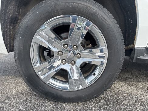 Used 2018 Chevrolet Suburban LT AWD/4WD image 10