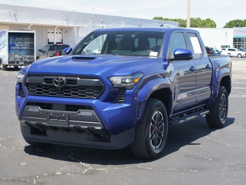 Used 2024 Toyota Tacoma TRD Sport w/ TRD Sport Premium Package RWD image 2