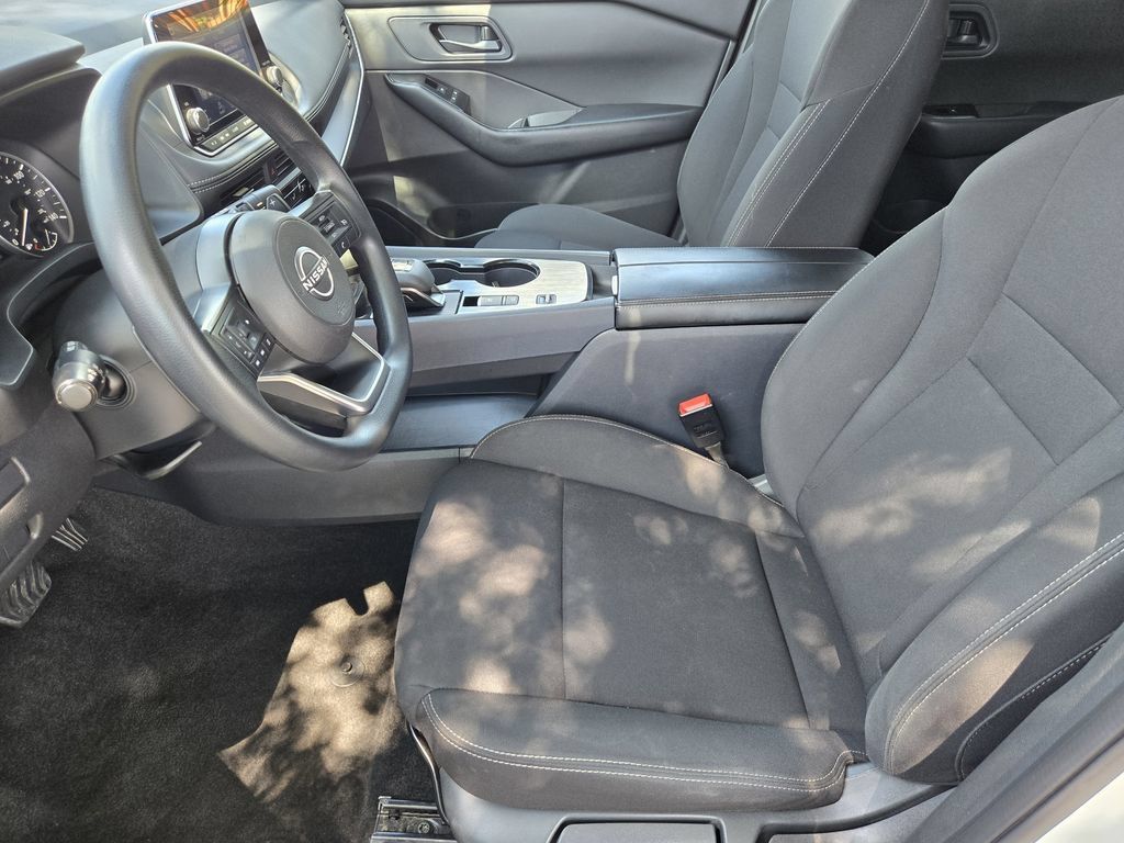 Used 2024 Nissan Rogue S FWD image 9