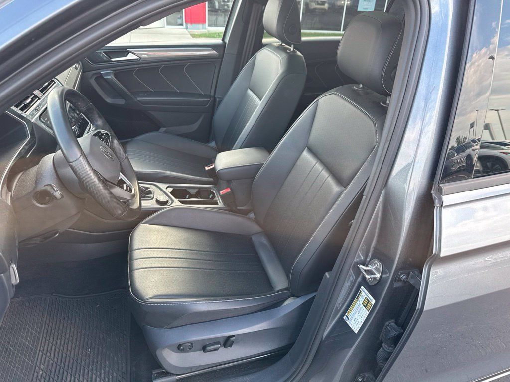 Used 2024 Volkswagen Tiguan SE R-Line w/ MDO Package, Two-Row AWD/4WD image 8