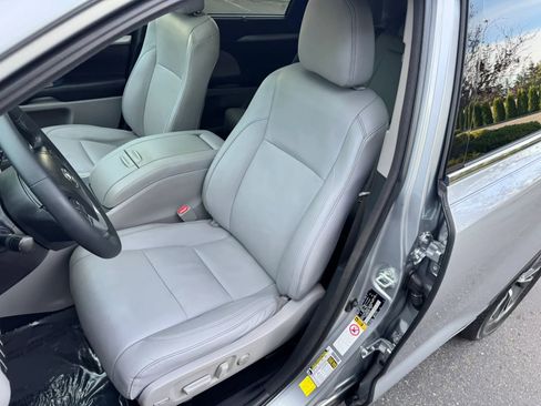 Used 2016 Toyota Highlander XLE AWD/4WD image 20