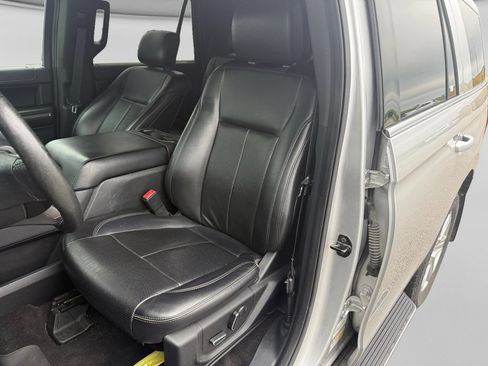 Used 2019 Ford Expedition XLT w/ Equipment Group 202A AWD/4WD image 20