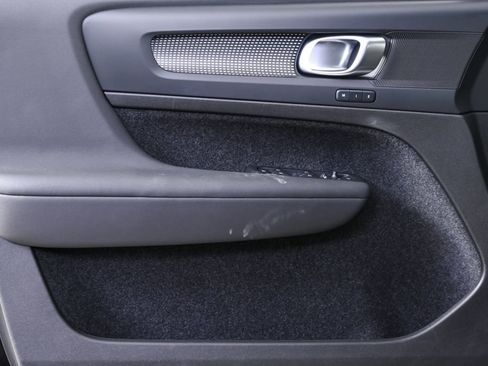 Certified 2025 Volvo XC40 B5 Plus image 8