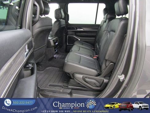 Used 2023 Jeep Wagoneer L Series II AWD/4WD image 19