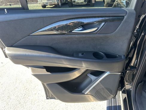 Used 2019 Cadillac Escalade Platinum image 33