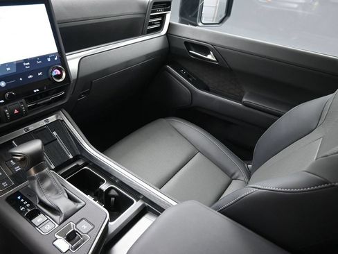 Used 2025 Lexus GX 550 w/ Accessory Package (2T) AWD/4WD image 23