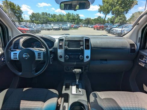 Used 2017 Nissan Frontier SV AWD/4WD image 2