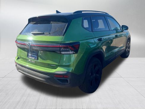 Used 2025 Volkswagen Taos SE AWD/4WD image 4