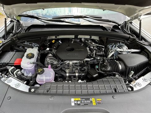 New 2026 Jeep Grand Cherokee Limited w/ Luxury Tech Group II AWD/4WD image 10