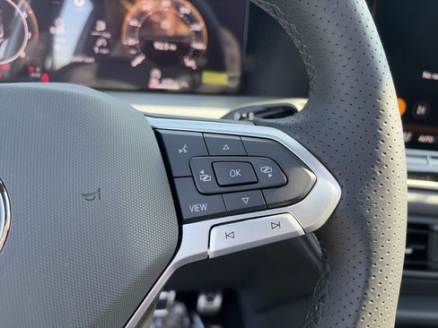 New 2026 Volkswagen Tiguan SE R-Line AWD/4WD image 30